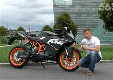 视频：2015 KTM RC125小跑摩托车路测