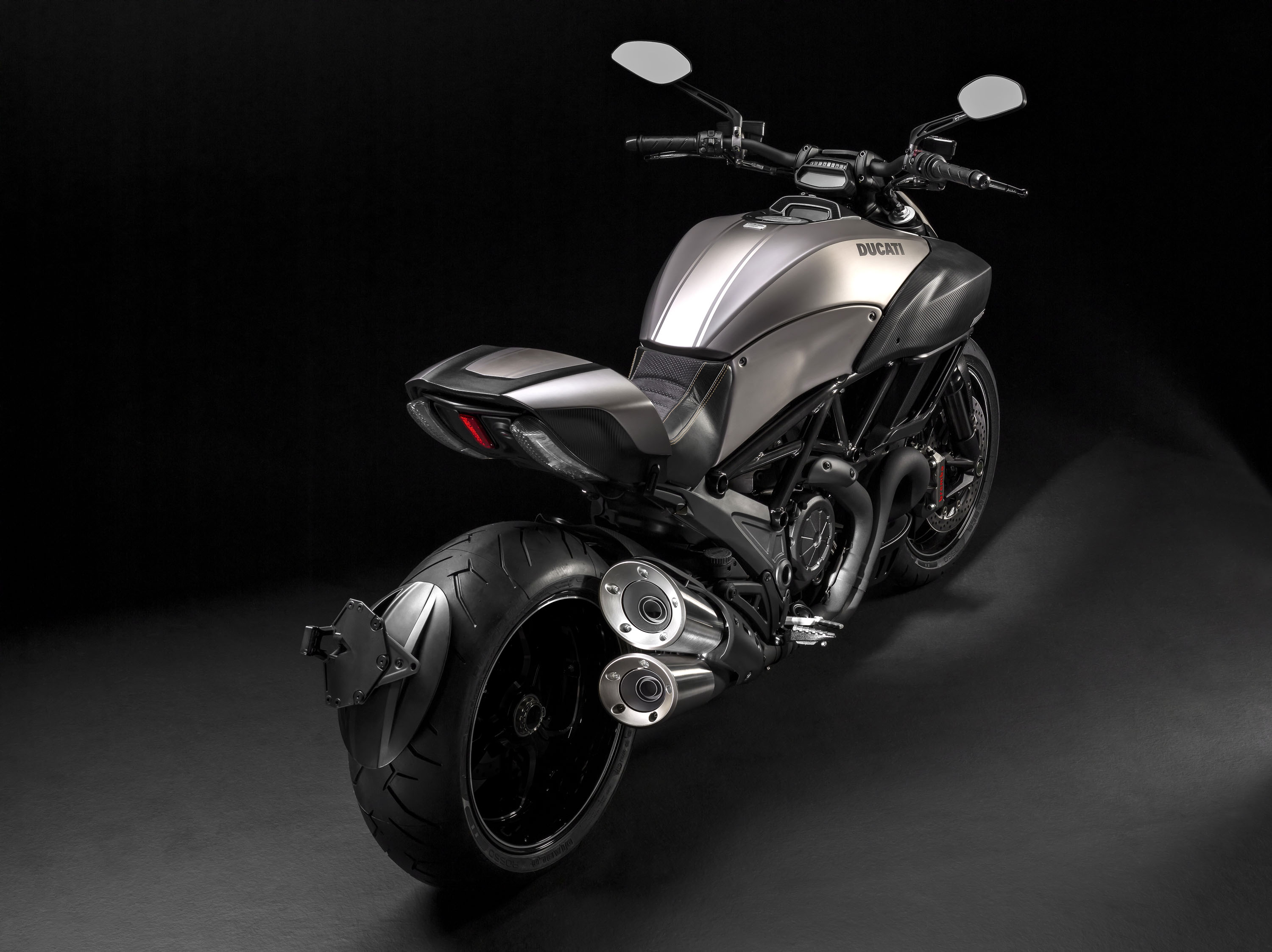 杜卡迪2015 diavel titanium_摩托车图片_越野摩托车图片_美图欣赏