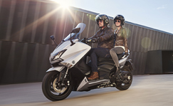 Yamaha运动大踏板：TMax Lux Max