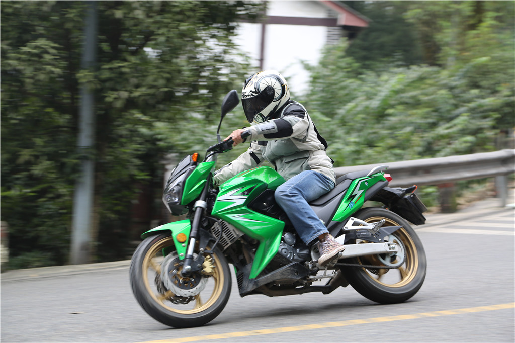 街道征服者 大运天骁250动态评测_摩托车之家_美图欣赏_摩信网手机版