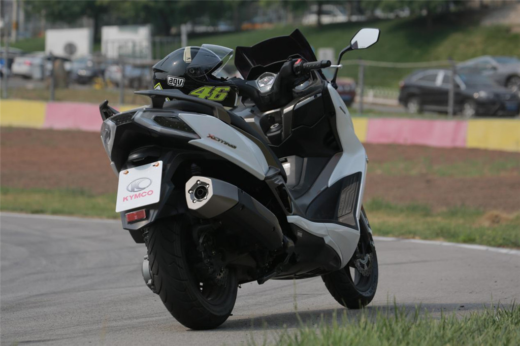 踏板实力派光阳赛艇400abs