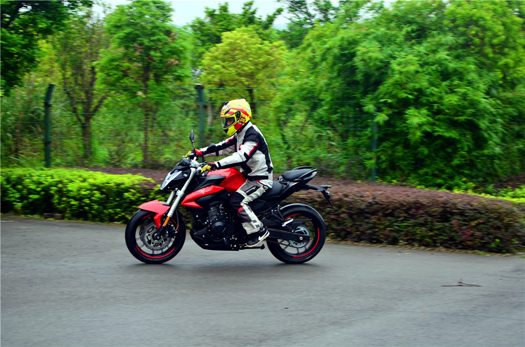 voge无极  500r 街车版