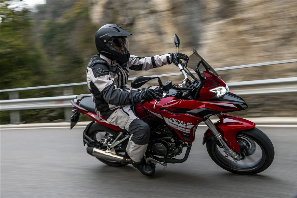 入门级探险车:贝纳利trk251