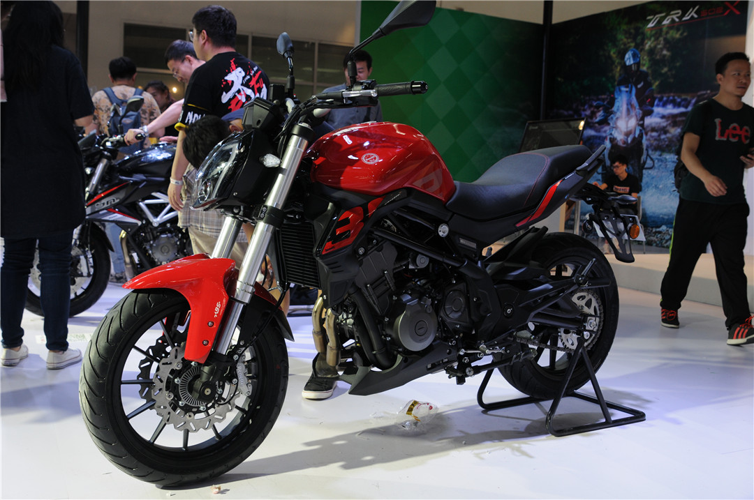 贝纳利benelli 小黄龙 302s 改款